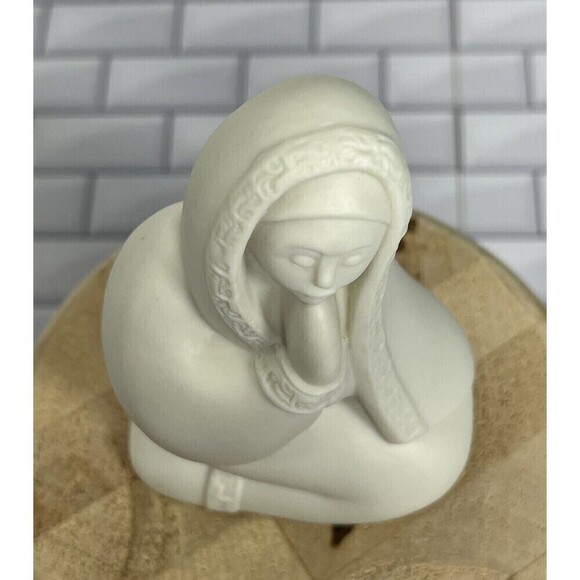 Porcelain Virgin Mary Mother Of Jesus Praying 4.5” Tall Signed - Picture 11 of 16